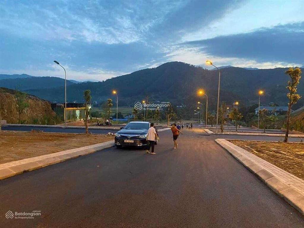 Bán lô đất đẹp nhất cổ đông, sơn tây gần ủy ban xã giá chỉ 20tr/m2