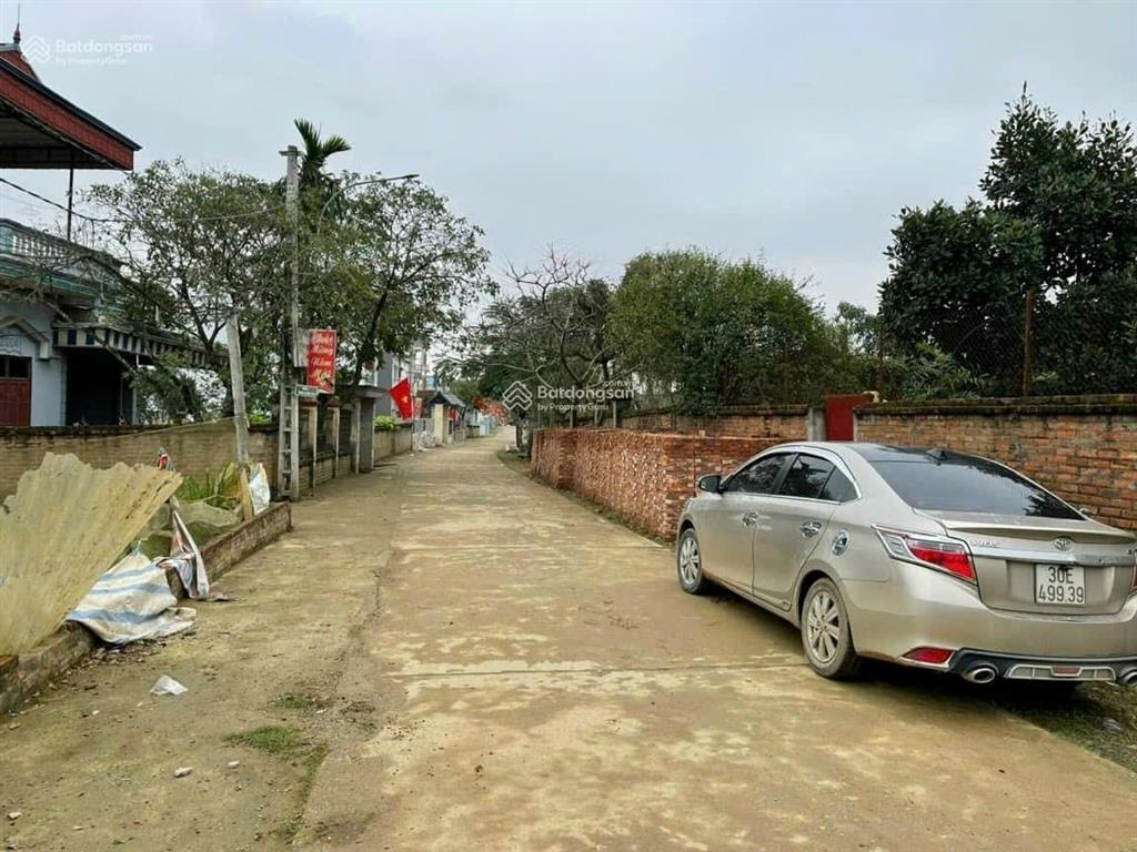 Bán lô đất đẹp nhất cổ đông, sơn tây gần ủy ban xã giá chỉ 20tr/m2