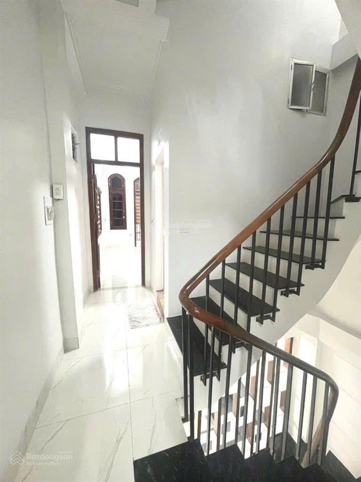 Xuân thuycầu giấy.nhà mới dân xây lô góc, vừa ở vừa kinh doanh, cách mặt phố 50m