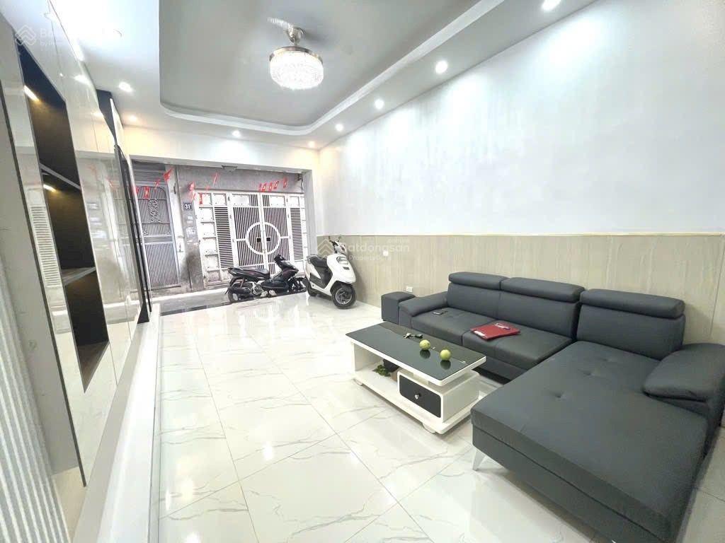 Xuân thuycầu giấy.nhà mới dân xây lô góc, vừa ở vừa kinh doanh, cách mặt phố 50m