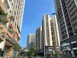 Nhà căn góc 03 mặt tiền, toàn bộ phòng khách và ngủ đều có cửa sổ và 02 ban công