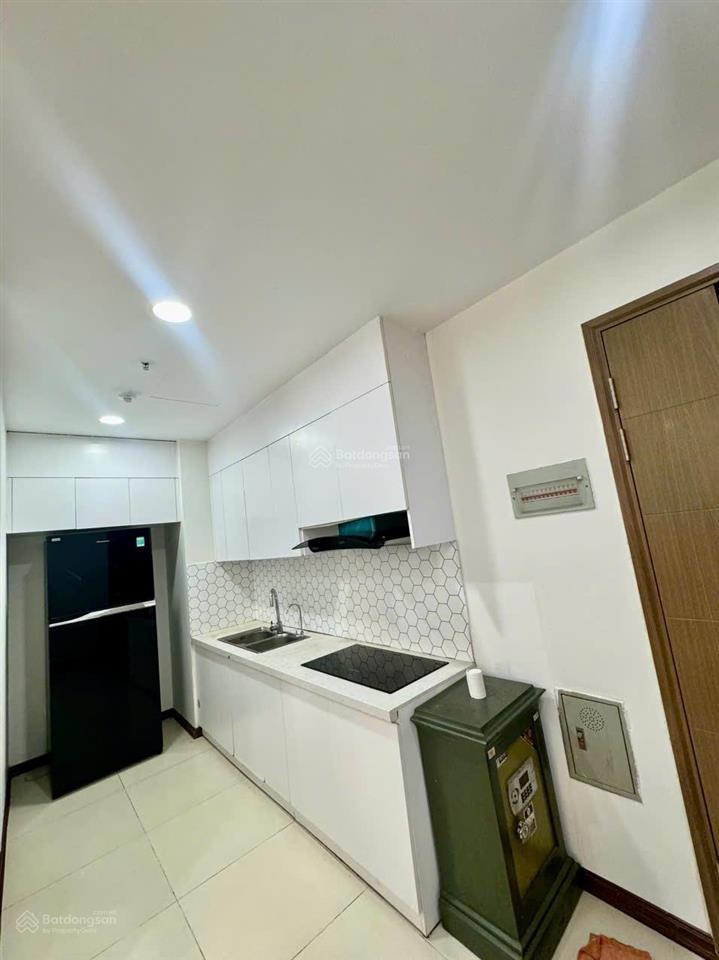 Bán gấp căn đông nam 2pn, 74m2, đủ đồ, giá nhỉnh 6 tỷ tại chung cư golden field.  0968 748 ***