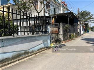 Cần bán 210m2 ( 9.3 x 20 )  thổ cư 176m2, sổ hồng riêng, đường ô tô giáp sg, ngay cổng chào