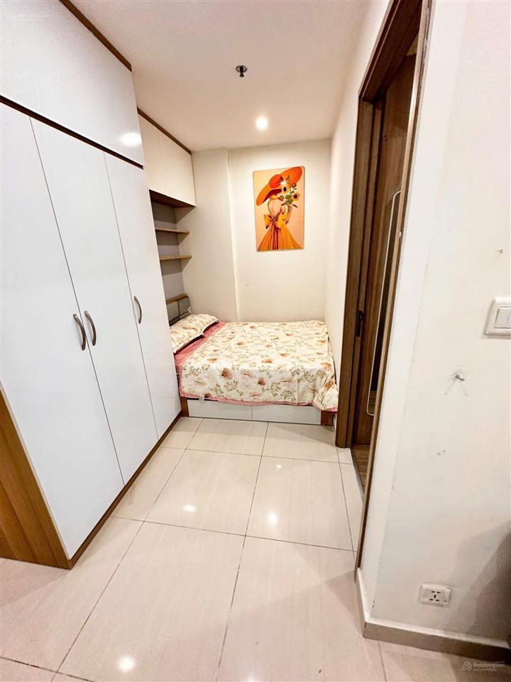 Chính chủ cần bán gấp căn hộ chung cư 1050 2pn  2wc, diện tích 68m2