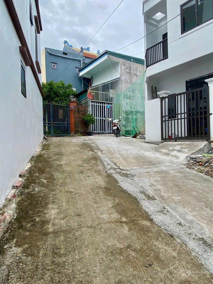 Bán nhà 2 tầng mái bằng kiên cố