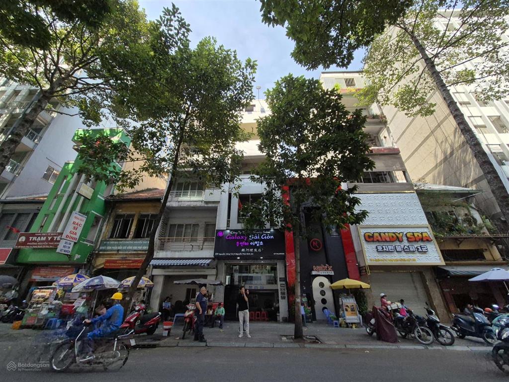 Tài sản giữ tiền tạo thương hiệu tại mặt tiền phố tài chính quận 1 , sài gòn.