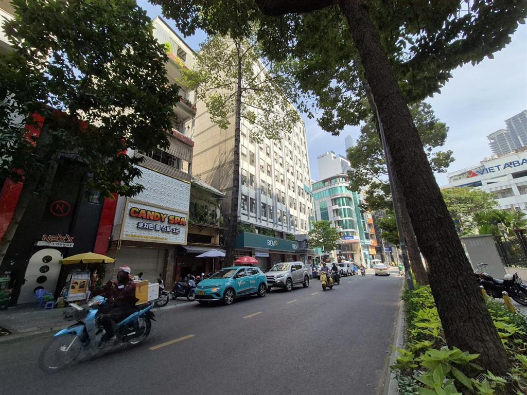 Tài sản giữ tiền tạo thương hiệu tại mặt tiền phố tài chính quận 1 , sài gòn.