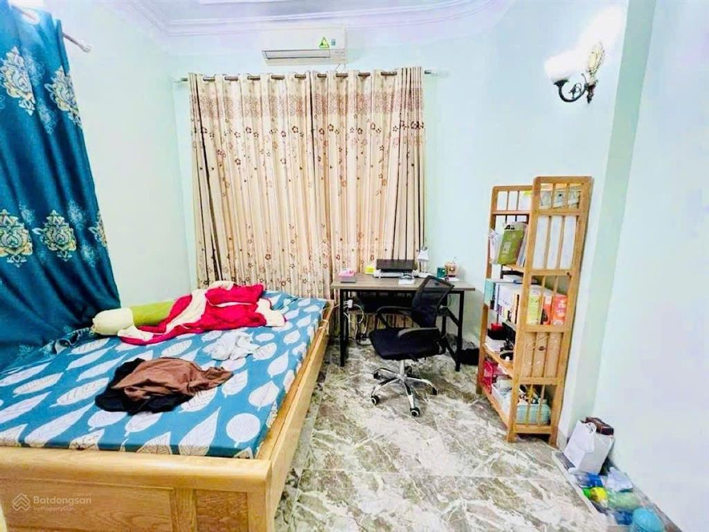 Bán nhà ở ngay 32 m2 5 tầng ngõ xm, gần ô tô phố nguyễn ngọc nại giá 6.3 tỷ