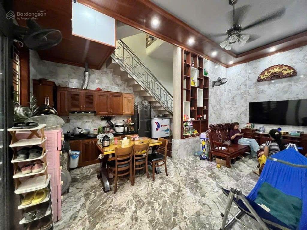 Bán nhà ở ngay 32 m2 5 tầng ngõ xm, gần ô tô phố nguyễn ngọc nại giá 6.3 tỷ