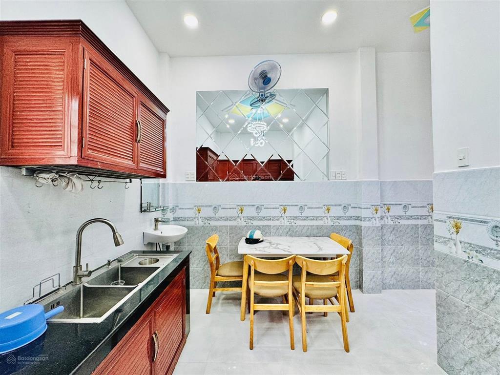 Vị trí đắc địa nhà nguyên hồng  bình thạnh 1tỷ920 dt 60m2 đường xe hơi sổ hồng riêng dọn ở ngay