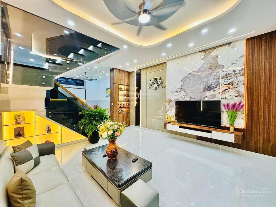 Cô chú bán gấp cuối năm về quê nhà bà hạtquận 10 giá 1tỷ970 nội thất sẵn,dọn vào ở ngay/cho thuê