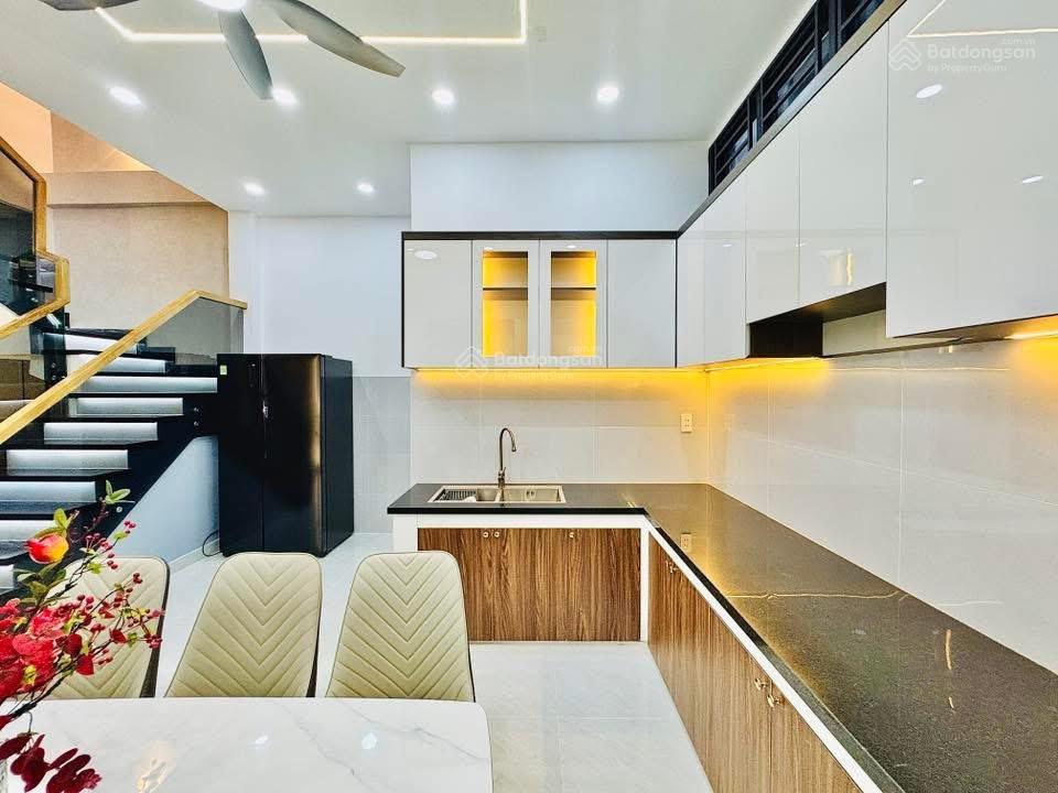 Cô chú bán gấp cuối năm về quê nhà bà hạtquận 10 giá 1tỷ970 nội thất sẵn,dọn vào ở ngay/cho thuê