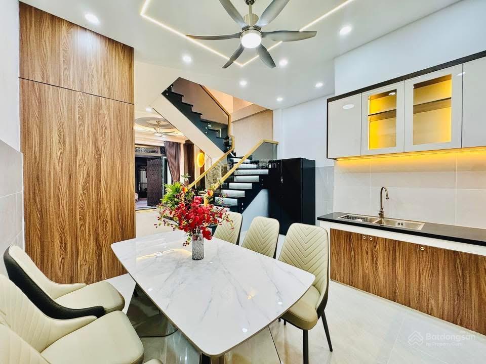 Cô chú bán gấp cuối năm về quê nhà bà hạtquận 10 giá 1tỷ970 nội thất sẵn,dọn vào ở ngay/cho thuê