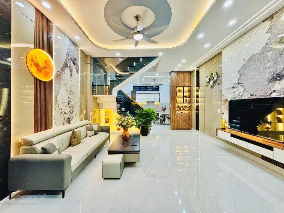 Cô chú bán gấp cuối năm về quê nhà bà hạtquận 10 giá 1tỷ970 nội thất sẵn,dọn vào ở ngay/cho thuê