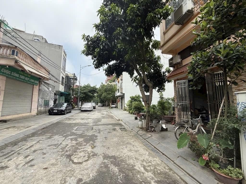 Bán đất tái định cư thượng thanh, vỉa hè rộng, ô tô tránh, 75m2, mặt tiền 5.6m, giá 16 tỷ.