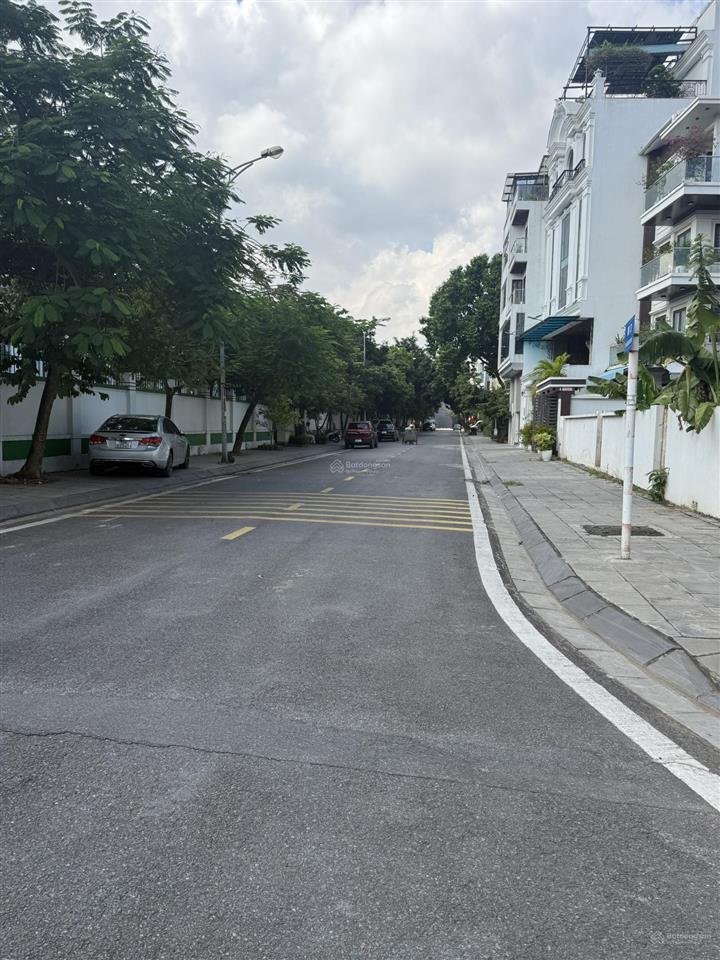 Bán đất tái định cư thượng thanh, vỉa hè rộng, ô tô tránh, 75m2, mặt tiền 5.6m, giá 16 tỷ.
