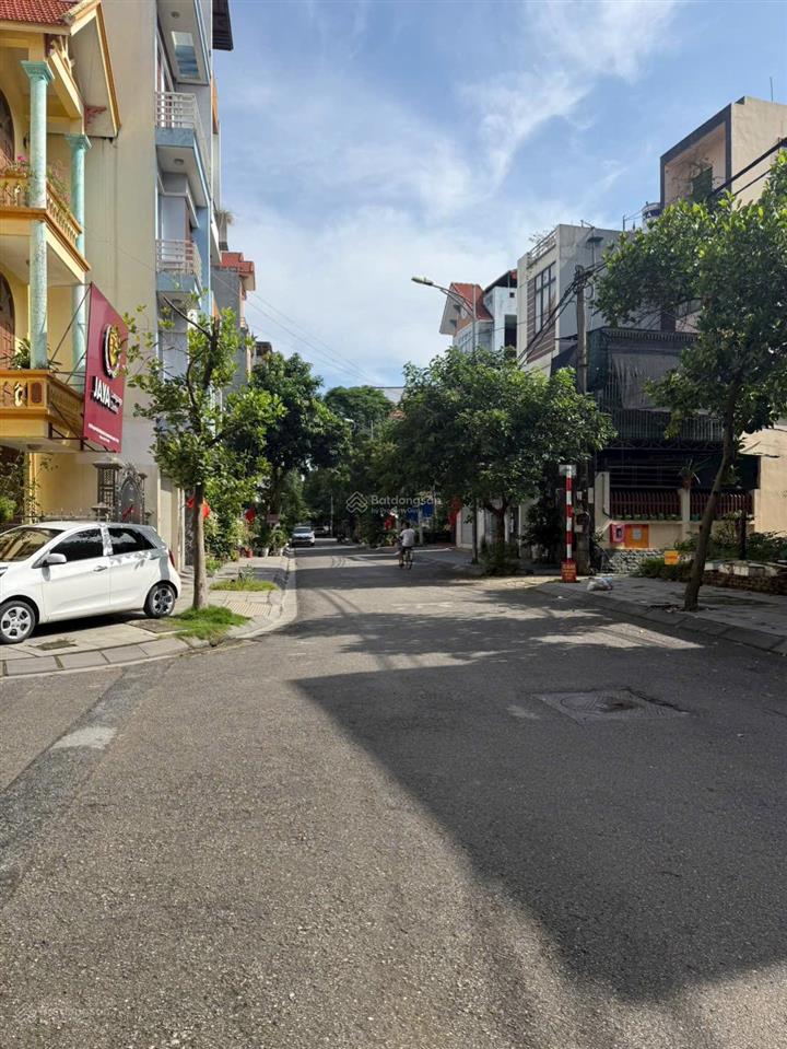 Bán đất tái định cư thượng thanh, vỉa hè rộng, ô tô tránh, 75m2, mặt tiền 5.6m, giá 16 tỷ.