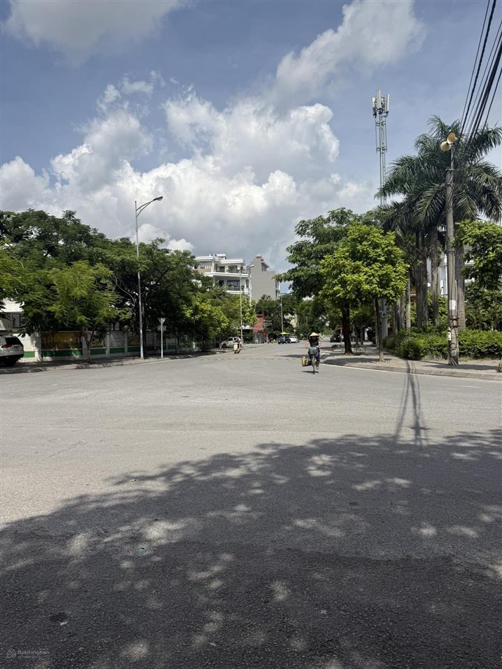 Bán đất tái định cư thượng thanh, vỉa hè rộng, ô tô tránh, 75m2, mặt tiền 5.6m, giá 16 tỷ.