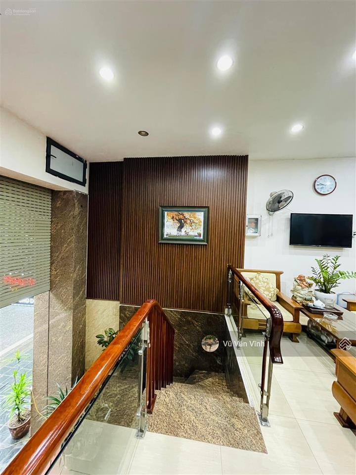 Bán toà khách sạn, phố trạm, cầu vĩnh tuy 110m2, 8 tầng, mặt tiền 5.6m, giá chào 45 tỷ