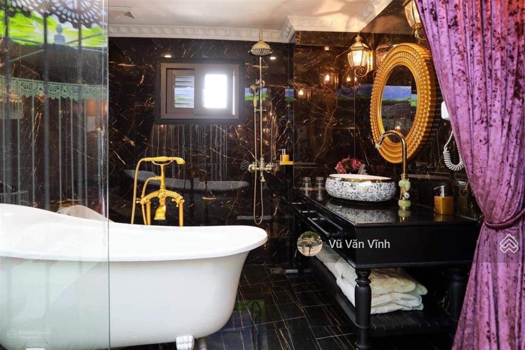 Bán toà khách sạn, phố trạm, cầu vĩnh tuy 110m2, 8 tầng, mặt tiền 5.6m, giá chào 45 tỷ