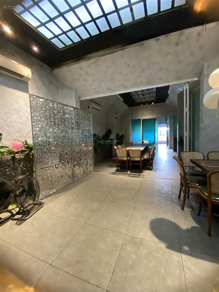 Chính chủ cho thuê nhà mặt tiền võ văn kiệt, q1, 8x26m 3 tầng 169tr trung tâm q1.  xem nhà