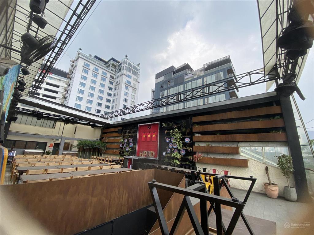 Chính chủ cho thuê nhà mặt tiền võ văn kiệt, q1, 8x26m 3 tầng 169tr trung tâm q1.  xem nhà