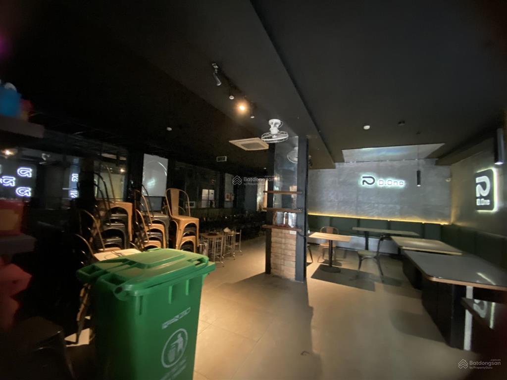 Chính chủ cho thuê nhà mặt tiền võ văn kiệt, q1, 8x26m 3 tầng 169tr trung tâm q1.  xem nhà