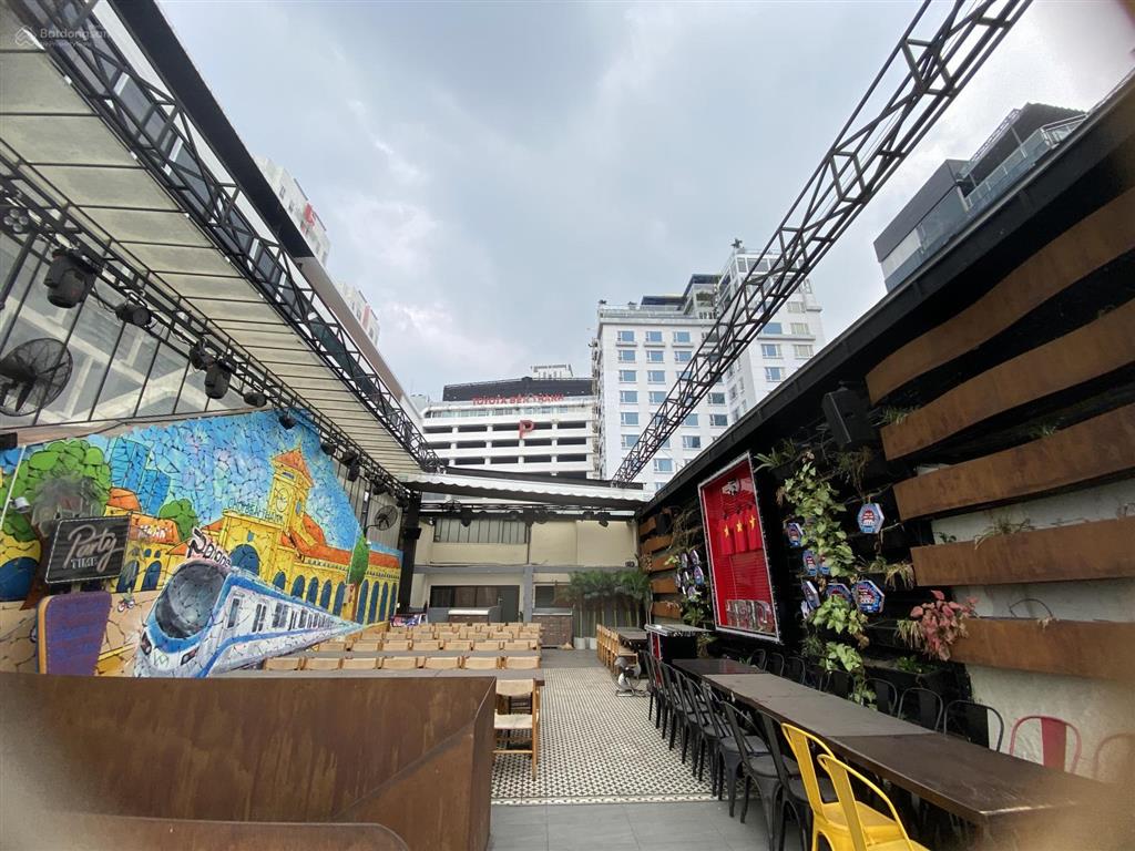 Chính chủ cho thuê nhà mặt tiền võ văn kiệt, q1, 8x26m 3 tầng 169tr trung tâm q1.  xem nhà