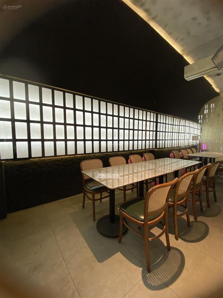 Chính chủ cho thuê nhà mặt tiền võ văn kiệt, q1, 8x26m 3 tầng 169tr trung tâm q1.  xem nhà