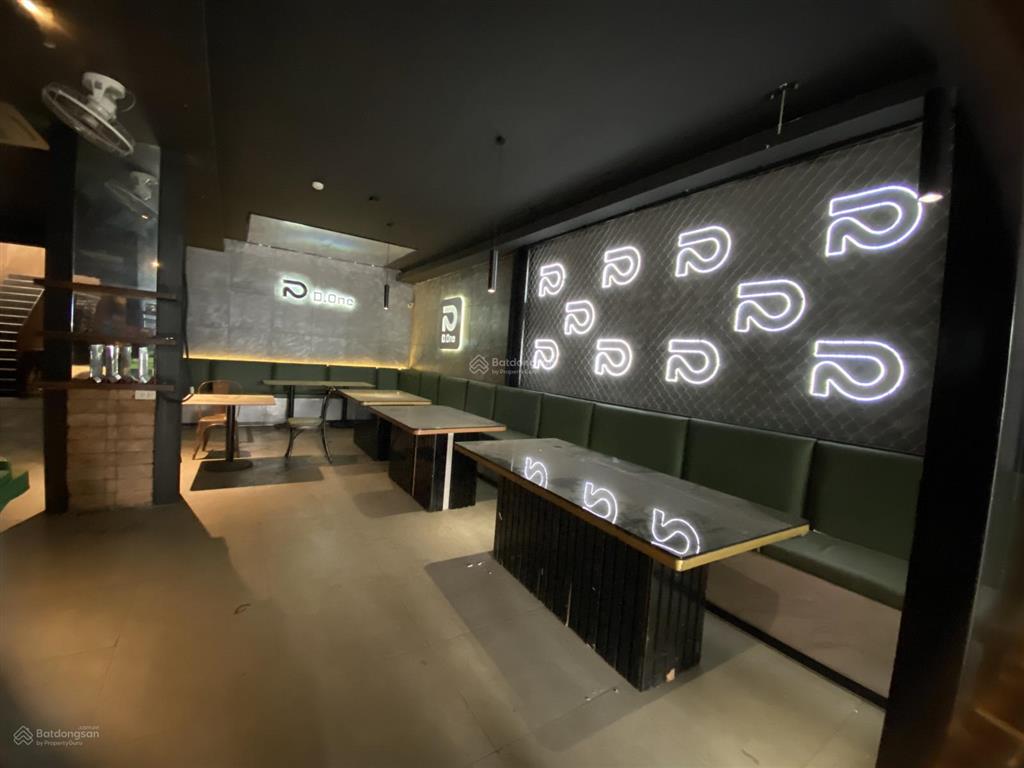 Chính chủ cho thuê nhà mặt tiền võ văn kiệt, q1, 8x26m 3 tầng 169tr trung tâm q1.  xem nhà