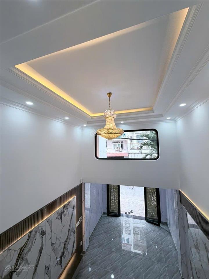 Chưa tới 3 tỷ. chủ bán căn 54m2 lê văn sỹ xây 5 tầng, thuận tiện về q1  phú nhuận. sổ hồng riêng