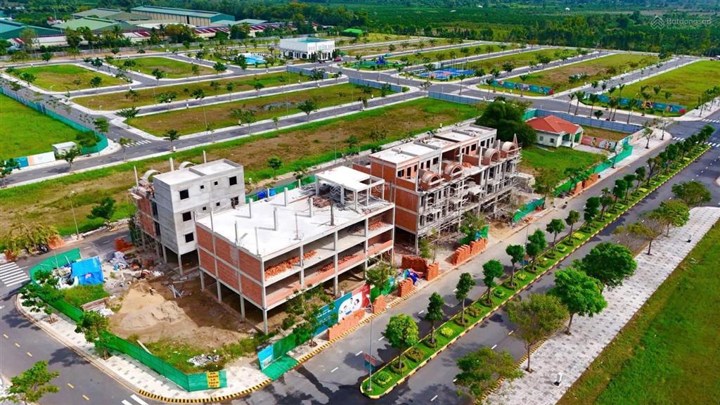 The solia đất nền mặt tiền vành đai 4