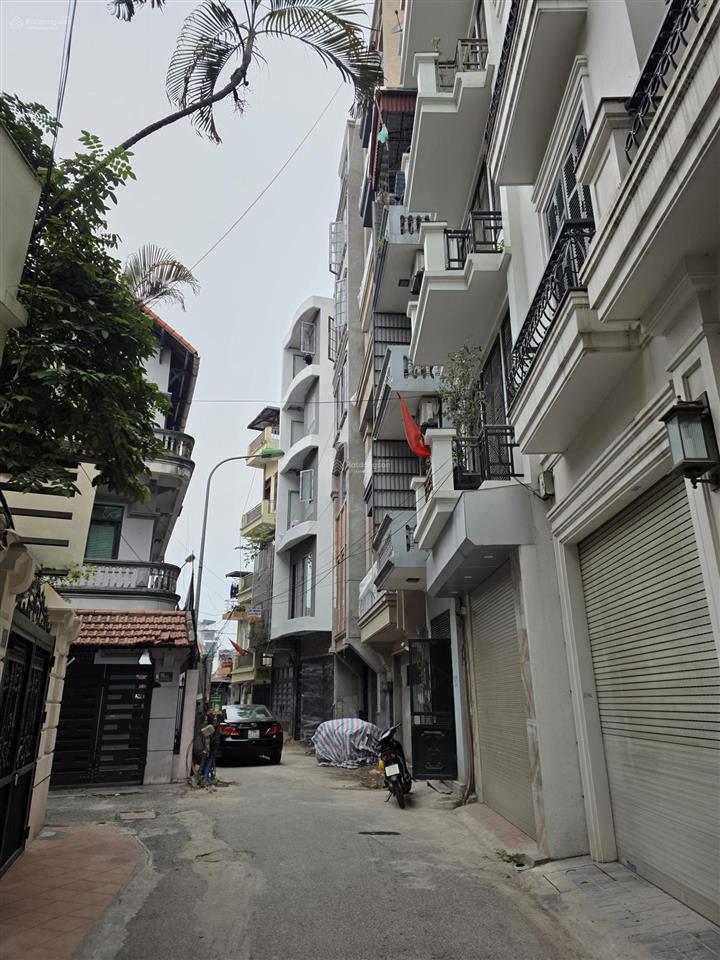 Cho thuê 30tr/ tháng , dt 52m2 * m tiền 5m * nhà lô góc oto đỗ cửa ,ô chờ thang máy gần hồ điều hòa