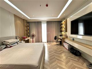 Cho thuê 30tr/ tháng , dt 52m2 * m tiền 5m * nhà lô góc oto đỗ cửa ,ô chờ thang máy gần hồ điều hòa