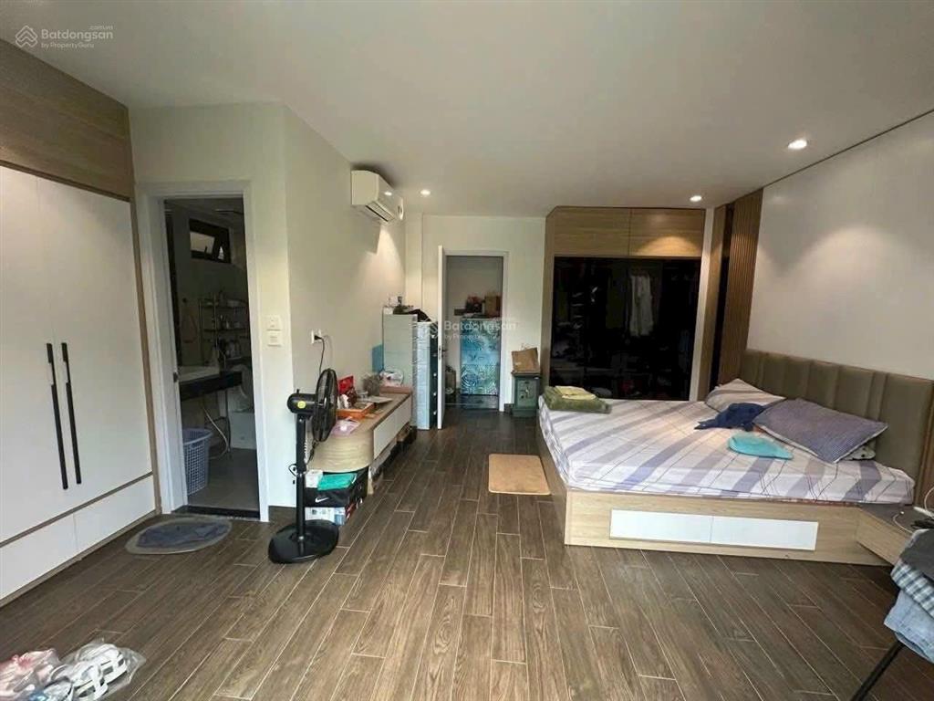 Cho thuê 30tr/ tháng , dt 52m2 * m tiền 5m * nhà lô góc oto đỗ cửa ,ô chờ thang máy gần hồ điều hòa