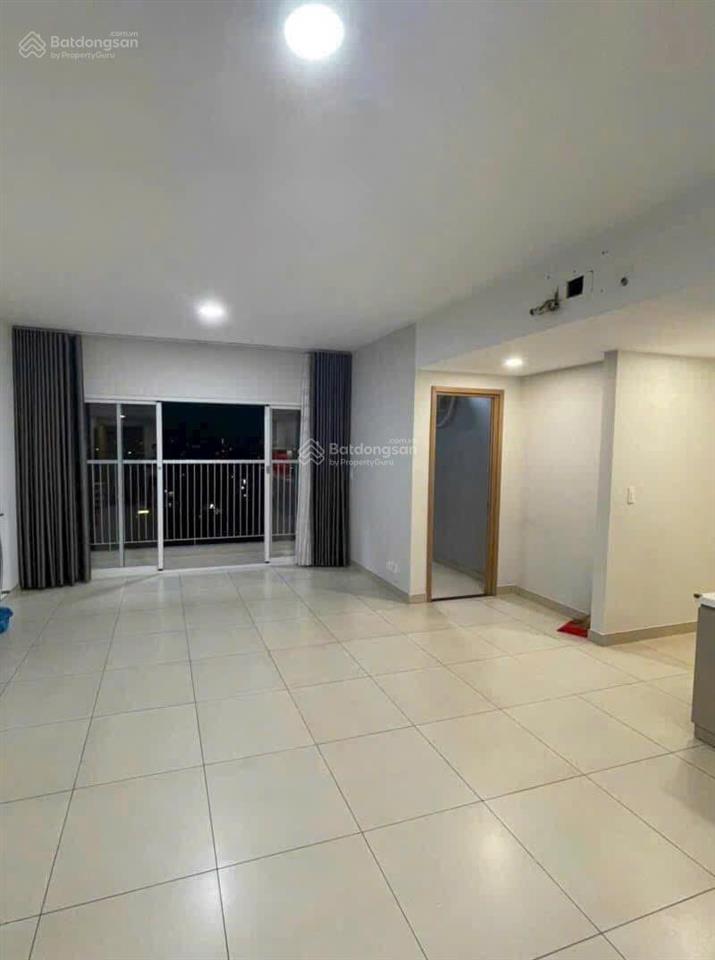 Giá 12tr/th, the useful (the era) lạc long quân, tb, 110m2, 3pn, nhà trống.