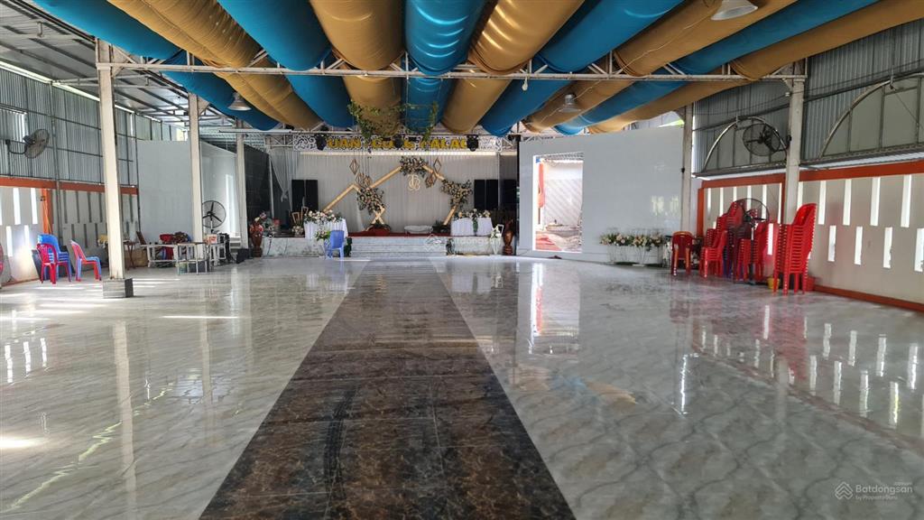 Bds nằm ngay trung tâm. có xây dựng sẵn.