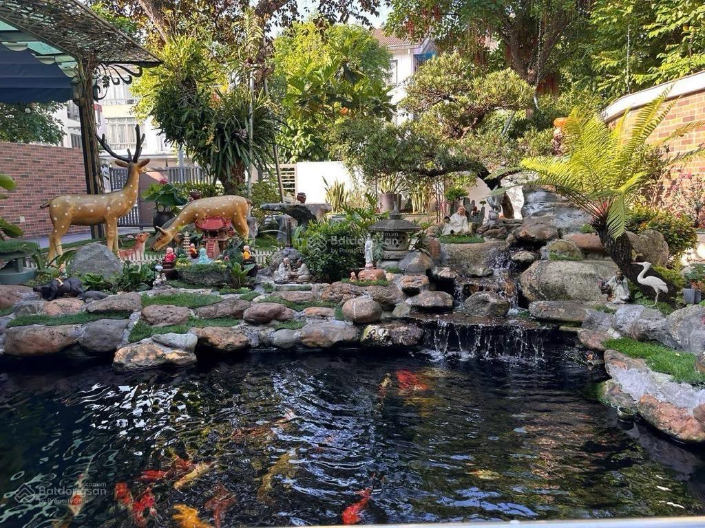 Biệt thự song lập nằm trong khu biệt thự gamuda 318 m xây dựng 115m 3 tầng, 100 tỷ