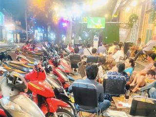 Vỉa hè hơn 100m2 kinh doanh quá đã
tổng dt sử dụng lên đến hơn 300m2