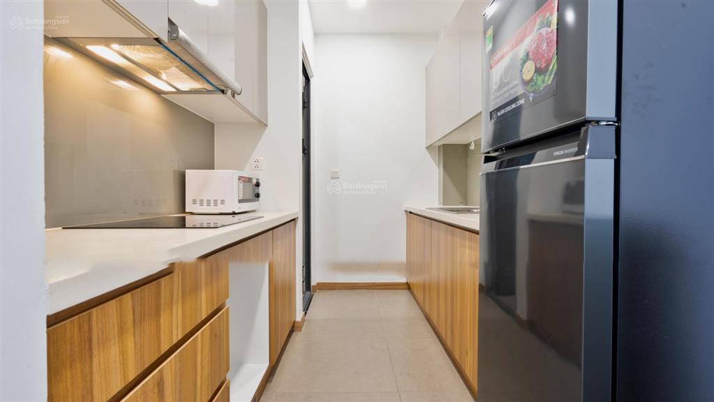 Mình cần bán căn hộ (2pn (góc)), (70m2), (sổ đỏ), (hướng nam), (giá 5,5 tỷ) tại eco green, q7