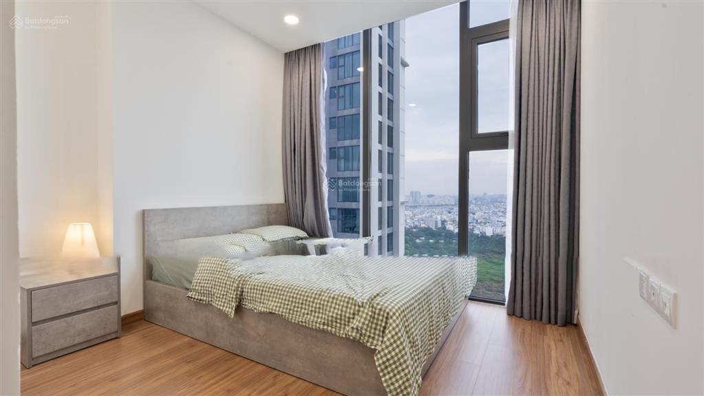 Mình cần bán căn hộ (2pn (góc)), (70m2), (sổ đỏ), (hướng nam), (giá 5,5 tỷ) tại eco green, q7