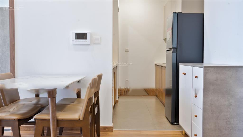 Mình cần bán căn hộ (2pn (góc)), (70m2), (sổ đỏ), (hướng nam), (giá 5,5 tỷ) tại eco green, q7