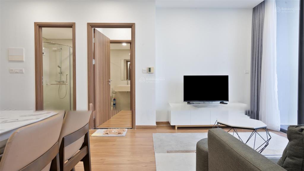 Mình cần bán căn hộ (2pn (góc)), (70m2), (sổ đỏ), (hướng nam), (giá 5,5 tỷ) tại eco green, q7