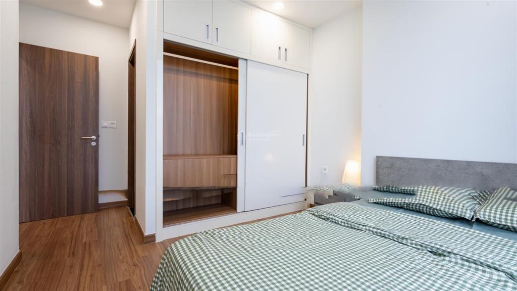 Mình cần bán căn hộ (2pn (góc)), (70m2), (sổ đỏ), (hướng nam), (giá 5,5 tỷ) tại eco green, q7