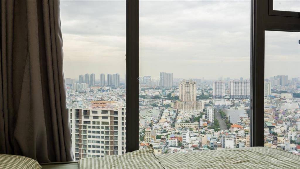 Mình cần bán căn hộ (2pn (góc)), (70m2), (sổ đỏ), (hướng nam), (giá 5,5 tỷ) tại eco green, q7