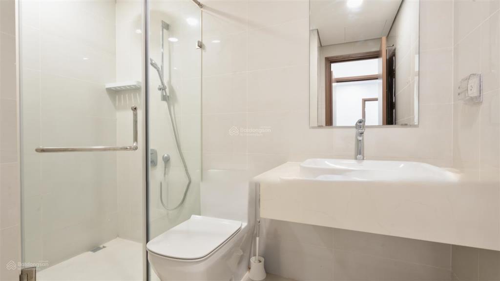 Mình cần bán căn hộ (2pn (góc)), (70m2), (sổ đỏ), (hướng nam), (giá 5,5 tỷ) tại eco green, q7