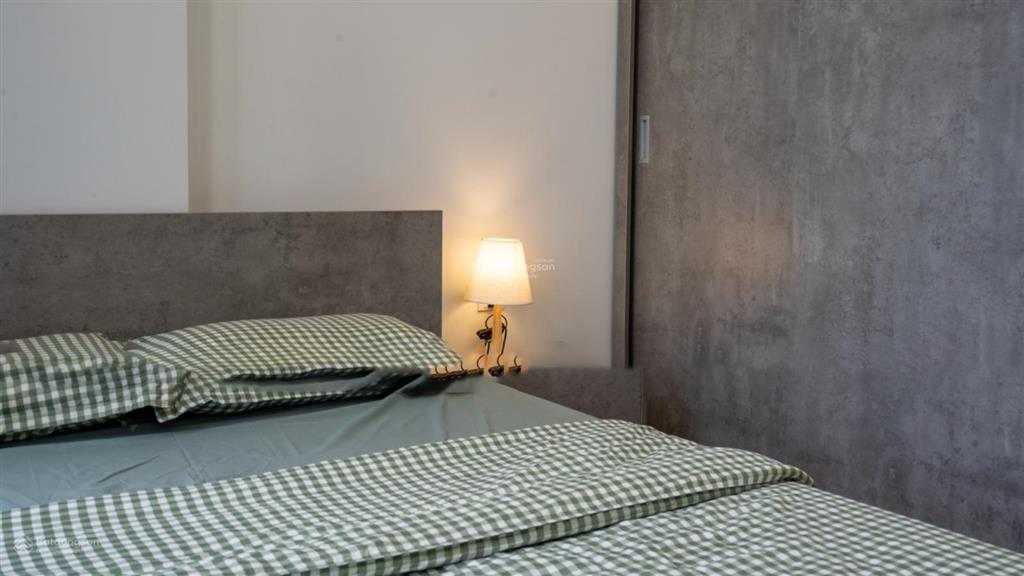 Mình cần bán căn hộ (2pn (góc)), (70m2), (sổ đỏ), (hướng nam), (giá 5,5 tỷ) tại eco green, q7