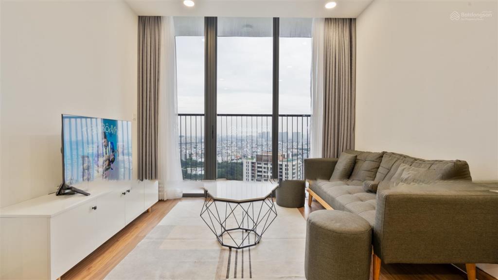 Mình cần bán căn hộ (2pn (góc)), (70m2), (sổ đỏ), (hướng nam), (giá 5,5 tỷ) tại eco green, q7