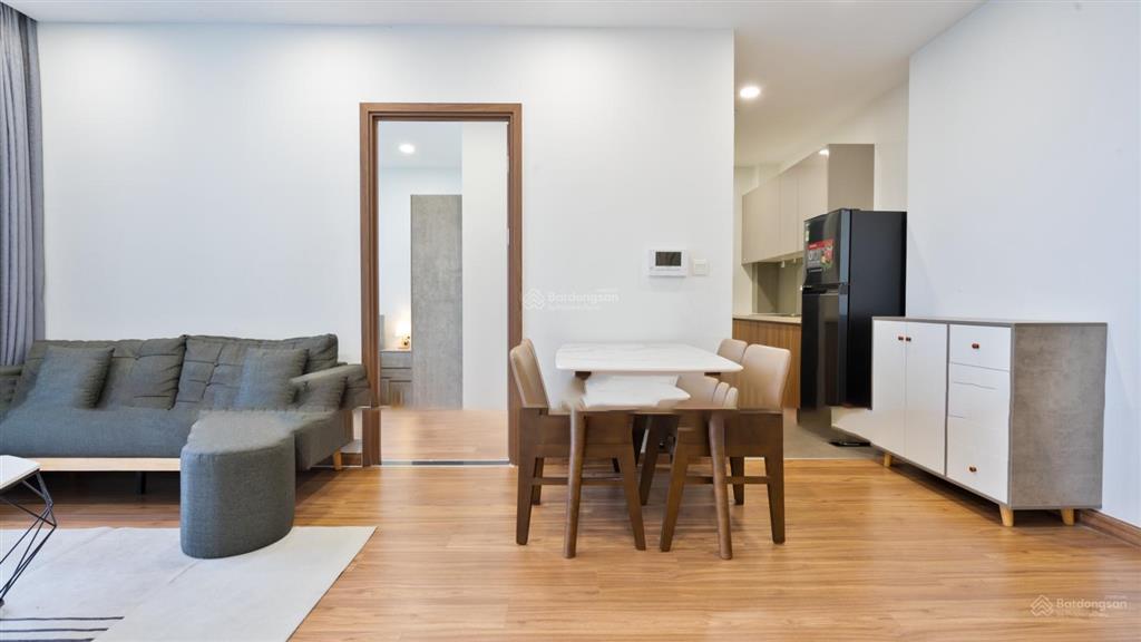 Mình cần bán căn hộ (2pn (góc)), (70m2), (sổ đỏ), (hướng nam), (giá 5,5 tỷ) tại eco green, q7