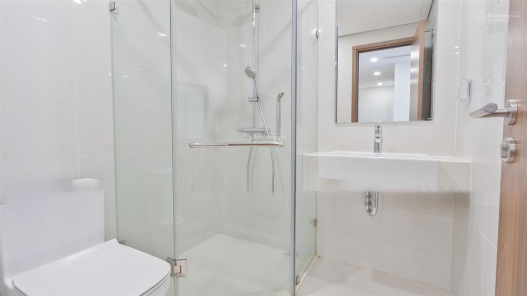 Mình cần bán căn hộ (2pn (góc)), (70m2), (sổ đỏ), (hướng nam), (giá 5,5 tỷ) tại eco green, q7